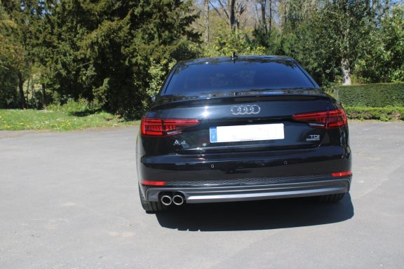 AUDI A4 3.0 TDI S-Line Quattro Tiptronic AUDI A4 3.0 TDI S-Line Quattro Tiptronic
272ch - 10/2017 - 99.000 kms - révisée - CT : OK ! Parfait état général ! Superbe Occasion rare !